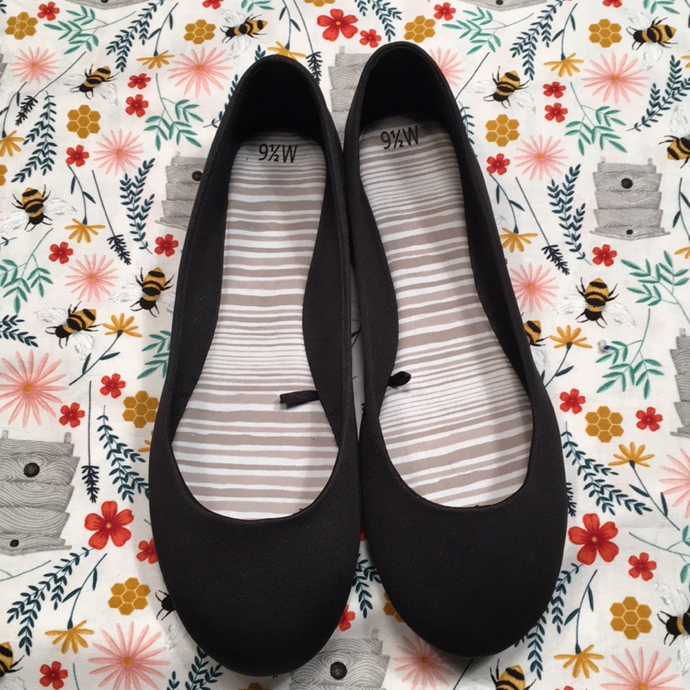 🐝Women’s Black Flats